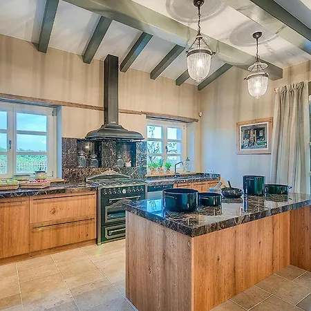 Nevia بيت للعطل