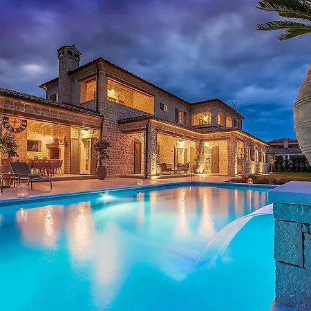 Nevia Holiday home *