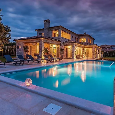 Nevia بيت للعطل