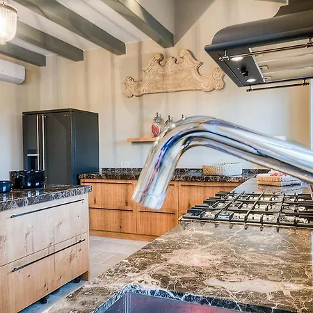 Nevia بيت للعطل Ladici